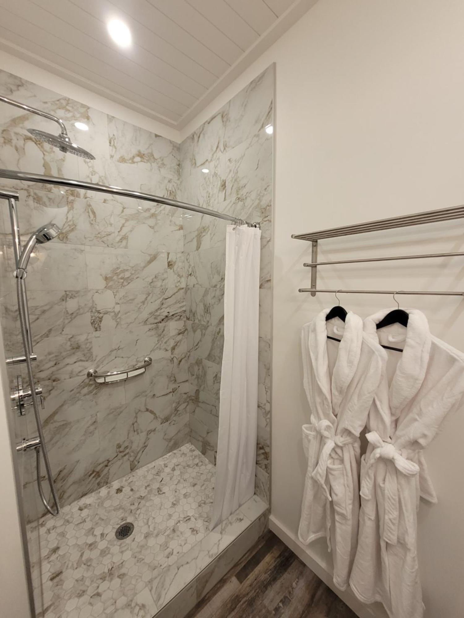 Autumn Lane B&B, Farmhouse Elegance & Stunning Lakeviews West Kelowna Exterior foto