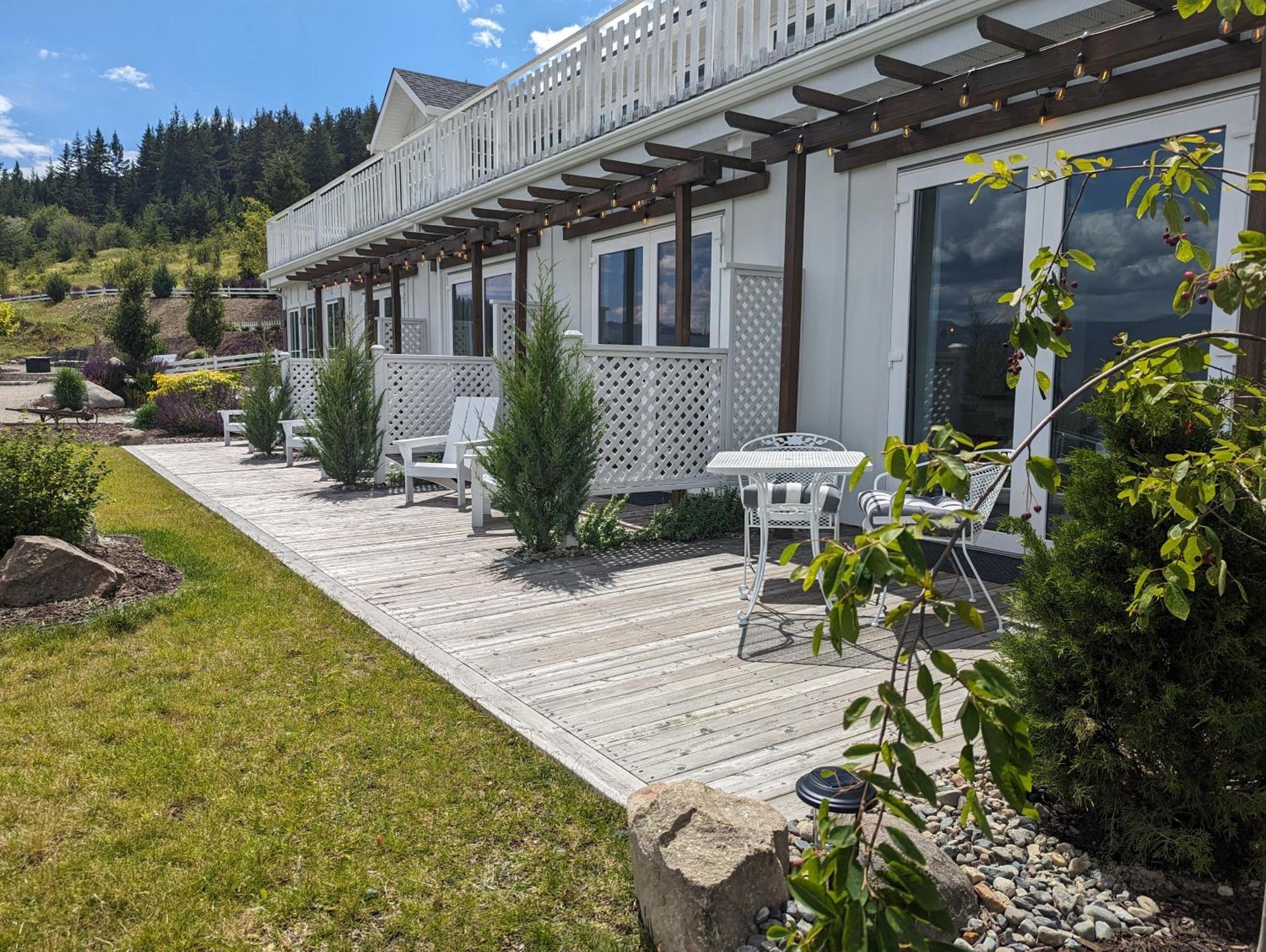 Autumn Lane B&B, Farmhouse Elegance & Stunning Lakeviews West Kelowna Exterior foto
